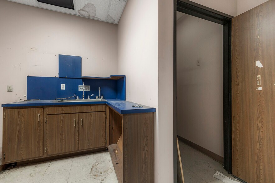 More Photos Of 400 E Park Ave, Chico Office For Sale