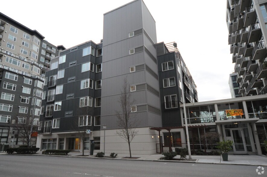 More Photos Of 2727 Western Ave, Seattle Loft Creative Space For Lease