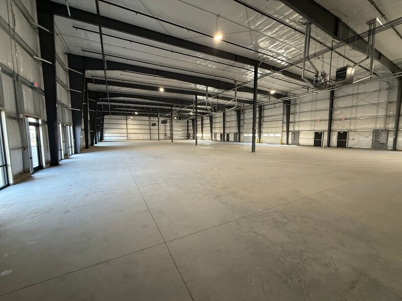 More Photos Of 4100 E Producer Ln, Sioux Falls Distribution For Lease