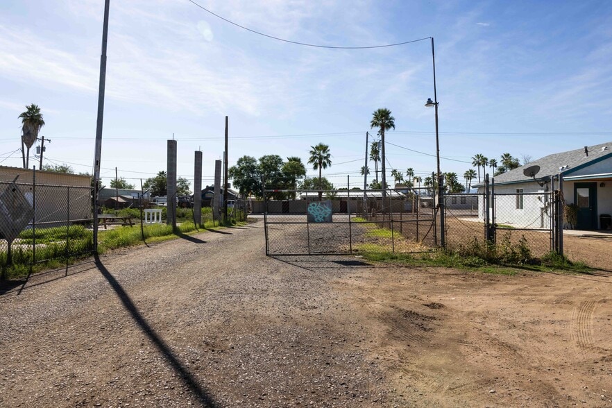 More Photos Of 5732 W Maryland Ave, Glendale Truck Terminal For Sale