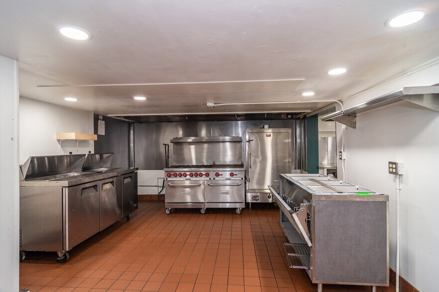 More Photos Of 115 NE Locust St, Oakland Restaurant For Sale