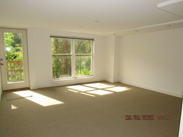 More Photos Of 124 Main St, Deep River Freestanding For Lease