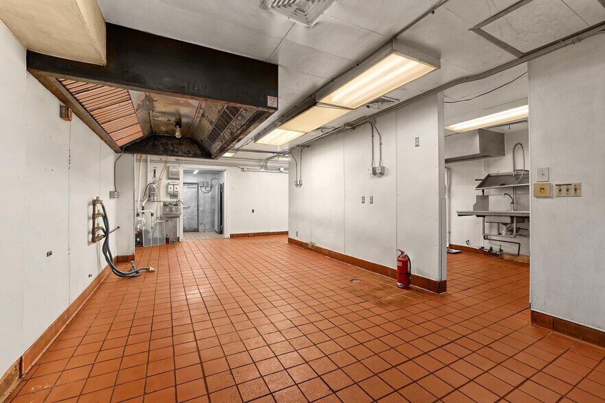 More Photos Of 2212 Rose St, La Crosse Restaurant For Sale