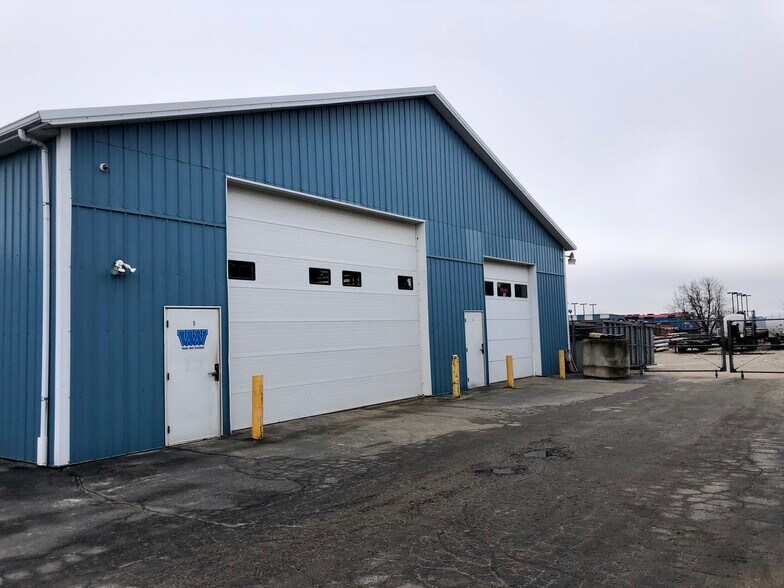 More Photos Of 825 E North St, Elburn Warehouse For Lease