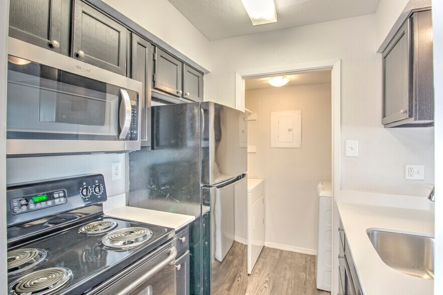 More Photos Of 1820 N Garrett Ave, Dallas Apartments For Sale