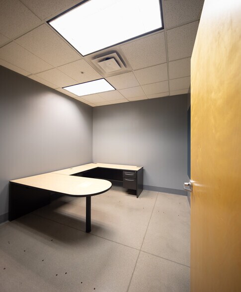 More Photos Of 6586 S Kenton St, Centennial Showroom For Lease