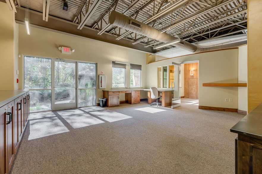 More Photos Of 133 River Park Rd, Mooresville Office For Sale