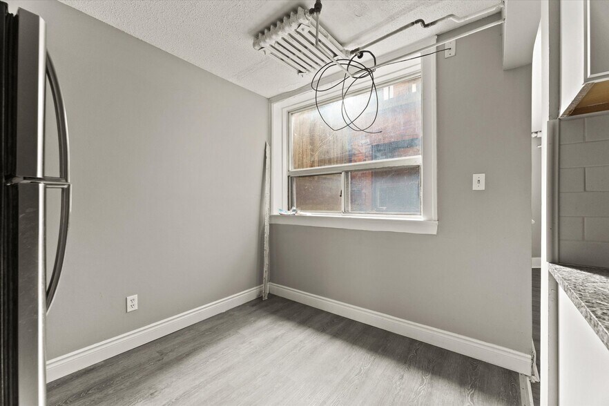 More Photos Of 581 Cataraqui St, Windsor Apartments For Sale