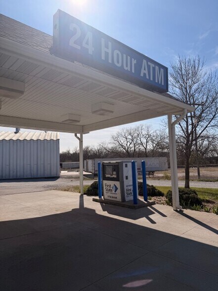 More Photos Of 305 Main St, Firth Bank For Sale