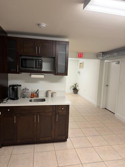 More Photos Of 4616 NW 133rd St, Opa Locka Warehouse For Lease