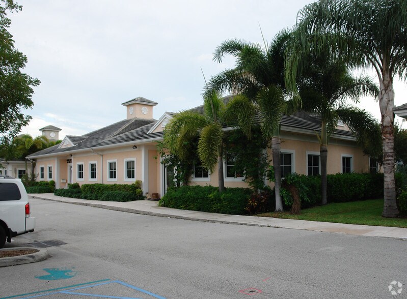 More Photos Of 20770-20776 W Dixie Hwy, Miami Medical For Sale