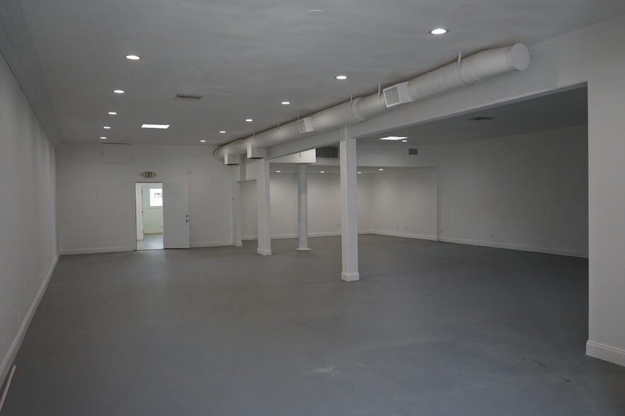 More Photos Of 10623 Burbank Blvd, North Hollywood Loft Creative Space For Sale