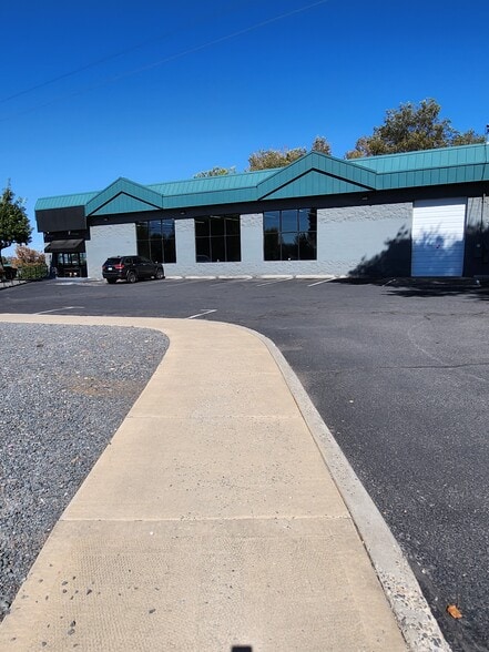 More Photos Of 310 SE Railroad St, Bend Storefront Retail Residential For Lease