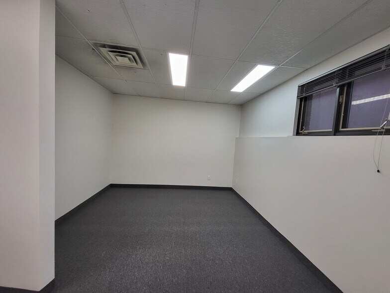 More Photos Of 300 Sheppard Ave W, Toronto Office For Lease