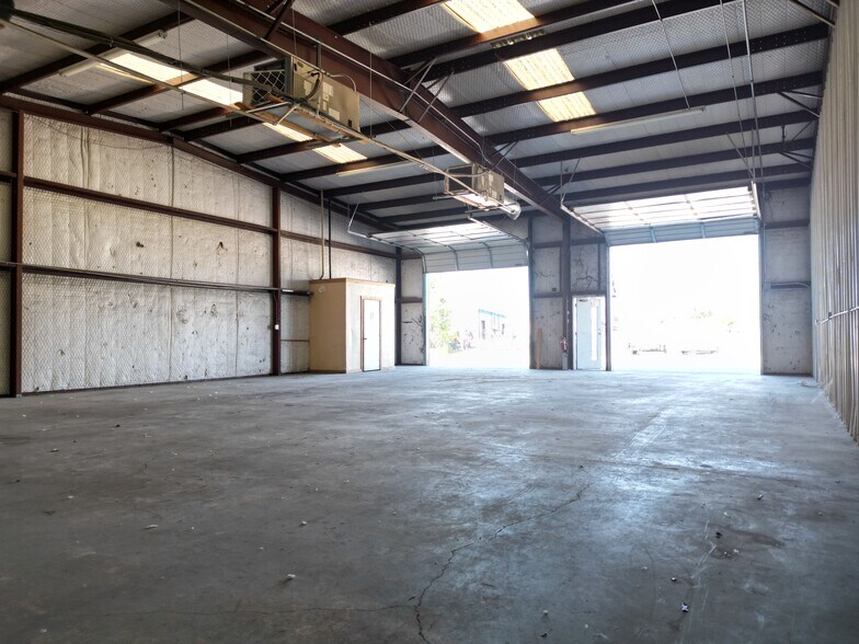 More Photos Of 221 W Interstate 20, Weatherford Warehouse For Lease