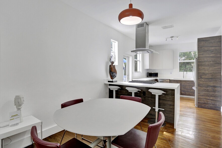 More Photos Of 430 Ne 121st St, Biscayne Park Movie Radio TVStudio For Sale