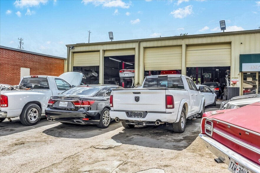 More Photos Of 8504 Hillcroft St, Houston Warehouse For Sale