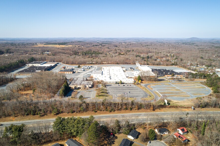 More Photos Of 405 LeWallen Rd, Asheboro Unknown For Lease