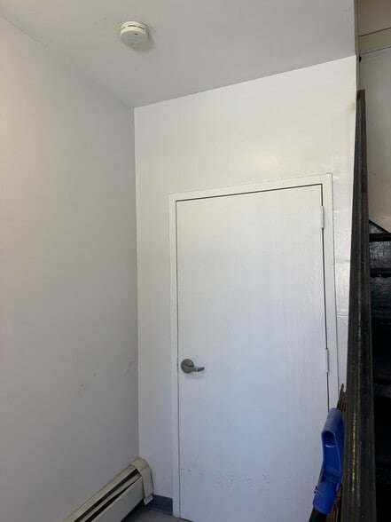 More Photos Of 140 Valley St, Tarrytown Warehouse For Lease