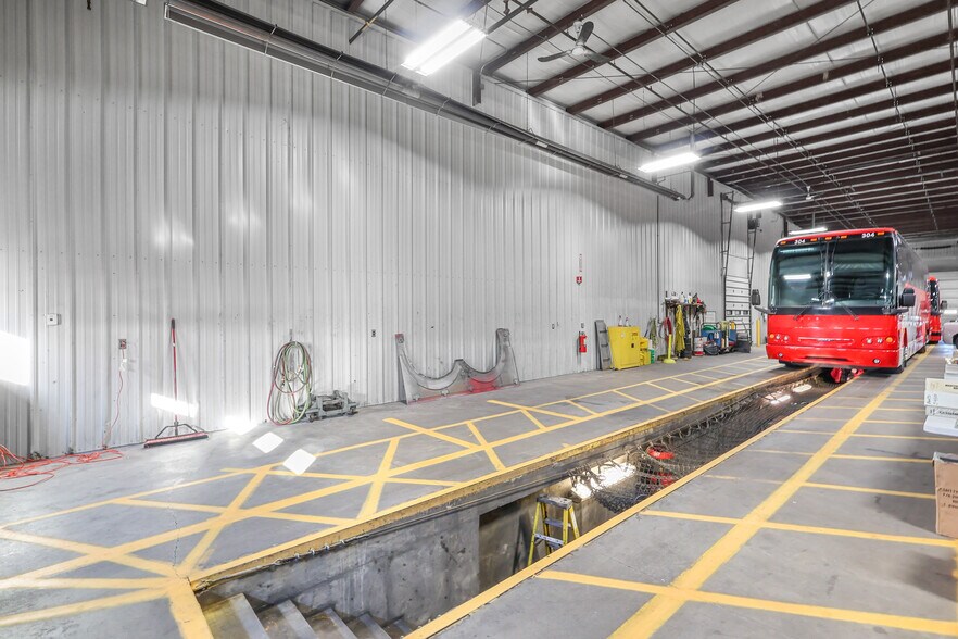 More Photos Of 906 Broadway St, West Burlington Industrial For Lease