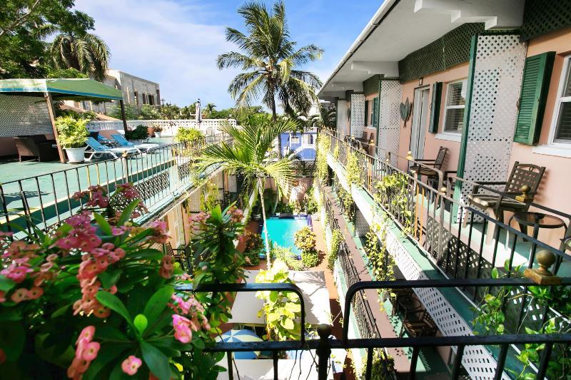 More Photos Of 40 George St, Nassau Hotel For Sale