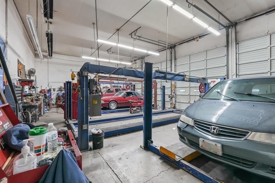 More Photos Of 555 N Pacific Hwy, Woodburn Auto Repair For Sale