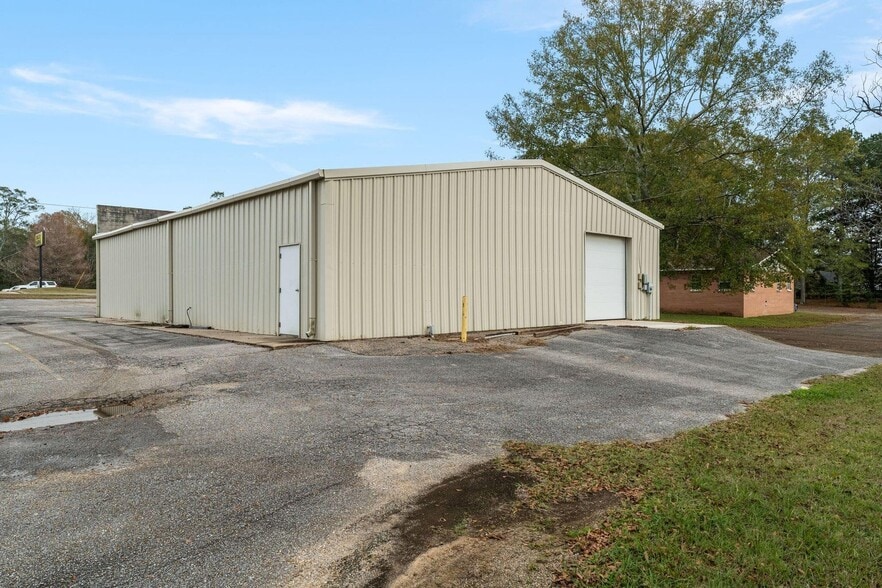 More Photos Of 2767 MS-15, Bay Springs Office For Sale