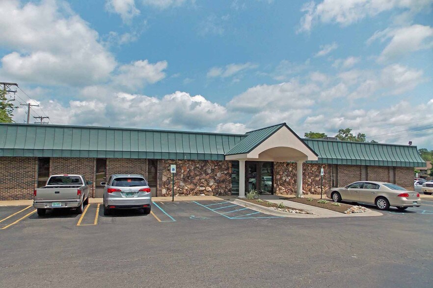 Primary Photo Of 31450 W 7 Mile Rd, Livonia Medical For Lease