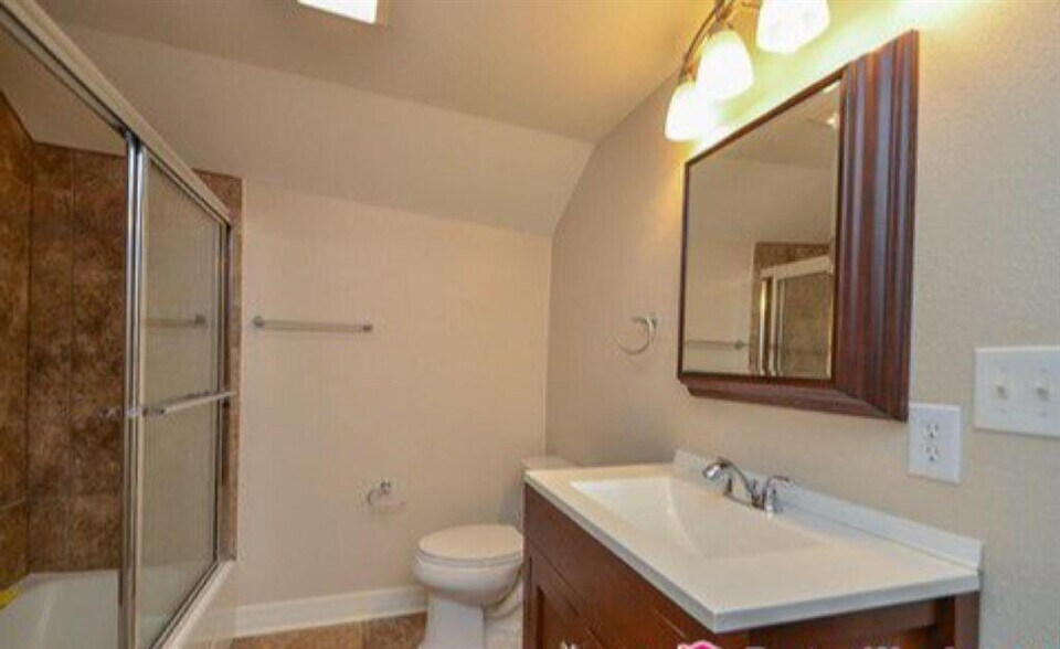 More Photos Of 7648 Broadview Dr, Houston Apartments For Sale