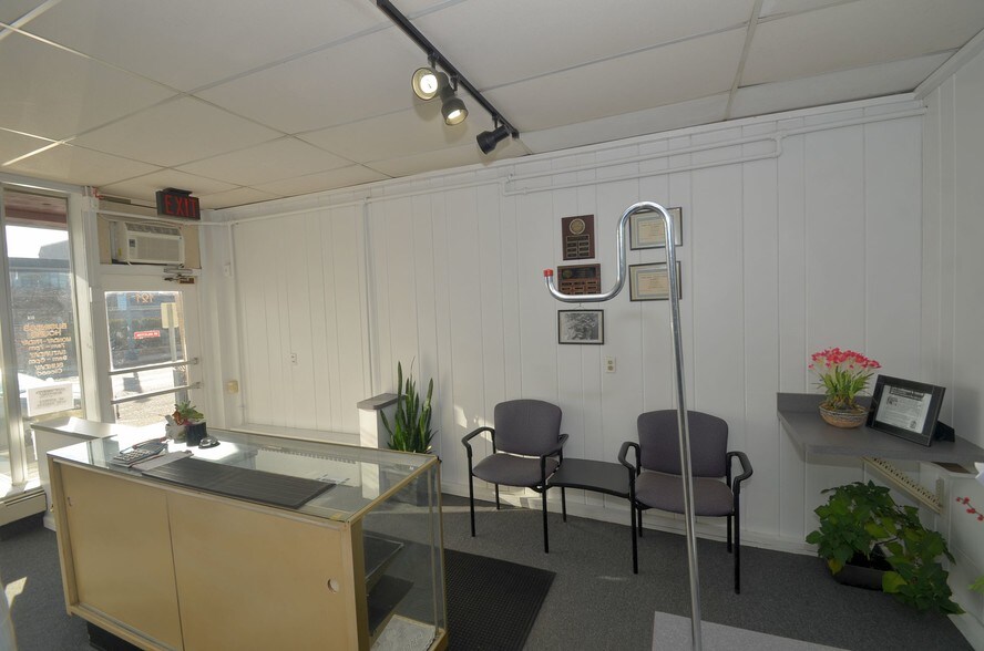 More Photos Of 121 E Walled Lake Dr, Walled Lake Storefront Retail Office For Sale