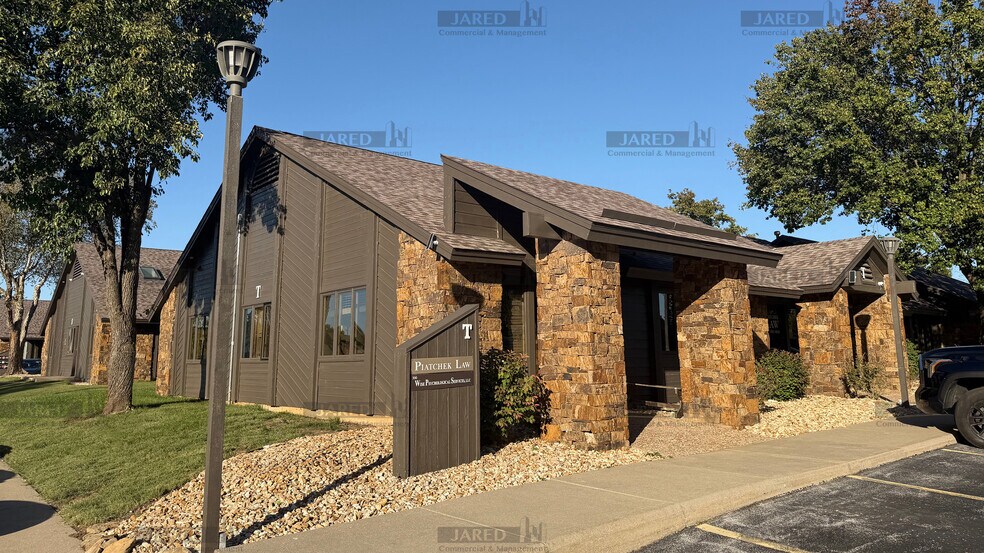 More Photos Of 1200 E Woodhurst Dr, Springfield Medical For Sale