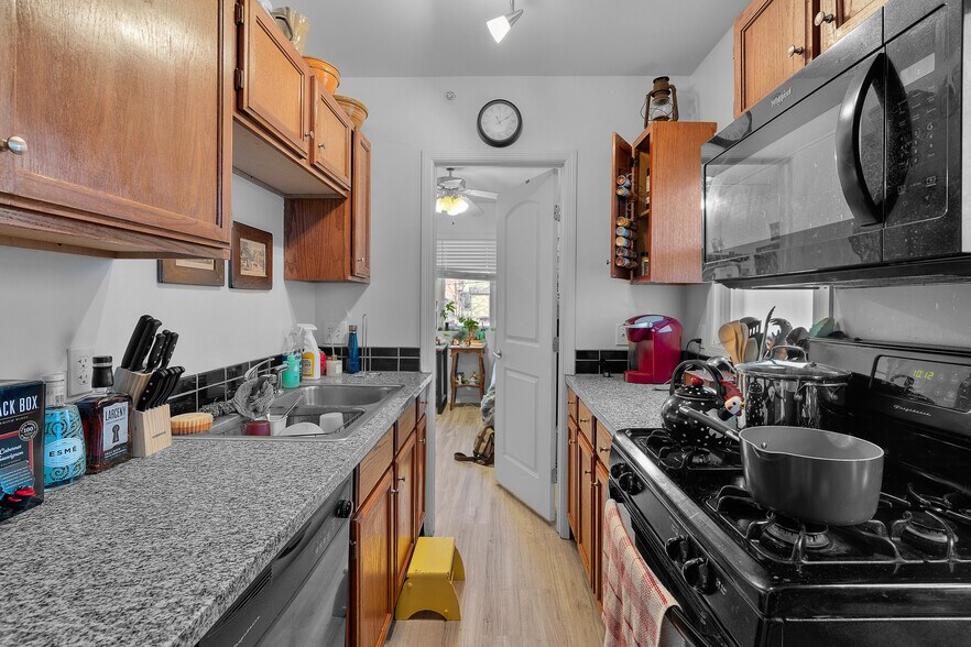 More Photos Of 2420 4th Ave S, Minneapolis Apartments For Sale