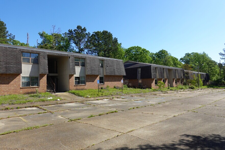 Primary Photo Of 285 Nelson Dr, Hazlehurst Apartments For Sale