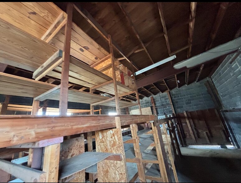 More Photos Of 21 Route 45, Mannington Flex For Sale