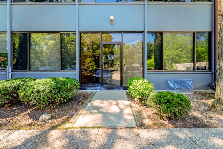 Primary Photo Of 2219 Packard St, Ann Arbor Office For Sale