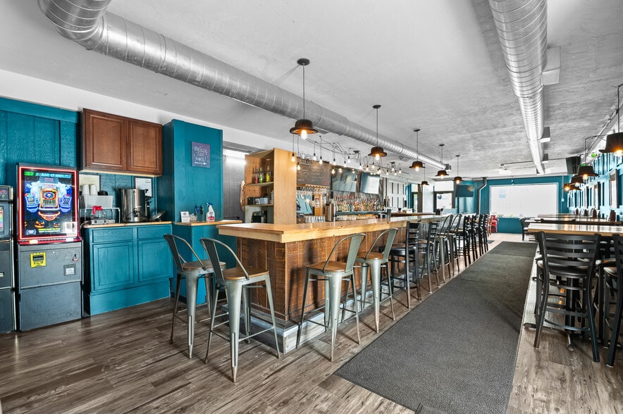 More Photos Of 201 S Broadway, Green Bay Restaurant For Sale