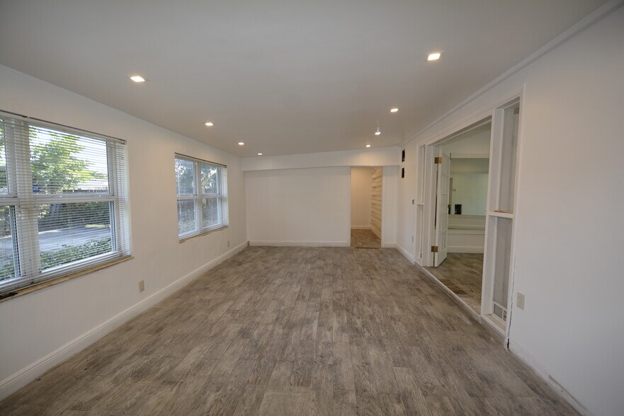 More Photos Of 16921 NE 6th Ave, North Miami Beach Office For Sale