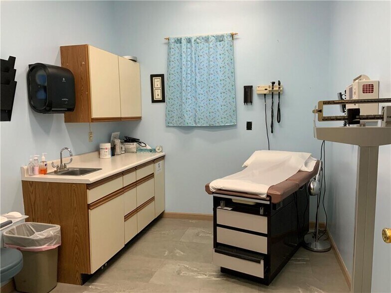 More Photos Of 28 Church St, Alfred Medical For Sale