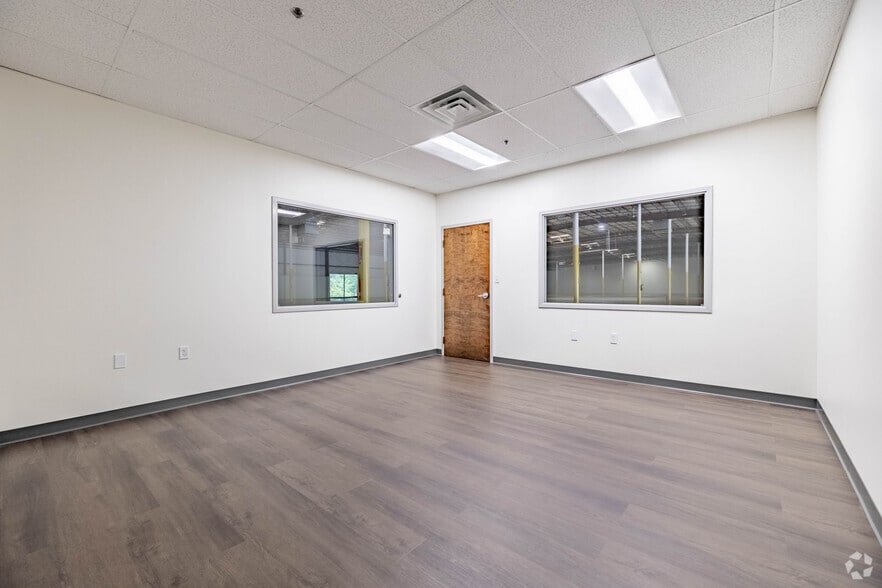 More Photos Of 375 Northpointe Dr, Fairfield Warehouse For Lease