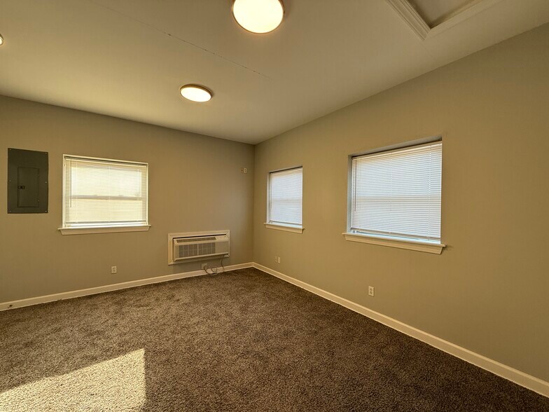 More Photos Of 200 Charles Hamilton Way, Shepherdsville Self Storage For Sale