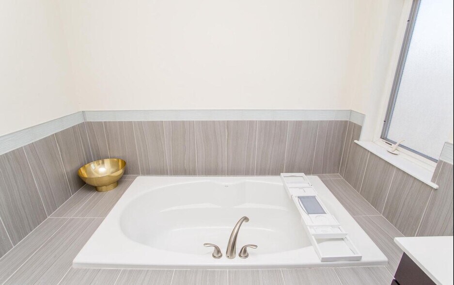 More Photos Of 1860 Frankford Ave, Philadelphia Storefront Retail Residential For Sale