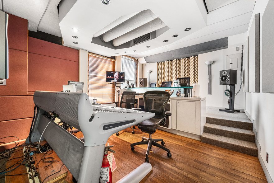 More Photos Of 2 W 46th St, New York Medical For Lease