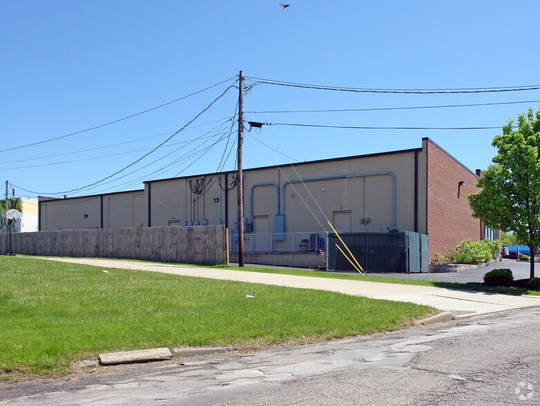 More Photos Of 4774 Mahoning Ave, Austintown Unknown For Lease