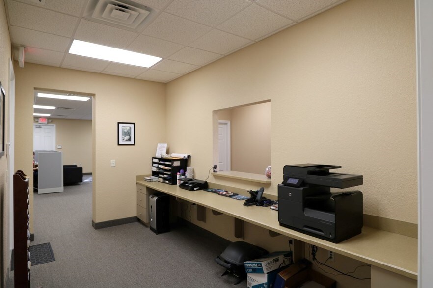 More Photos Of 2010 NE 14th St, Ocala Office For Lease