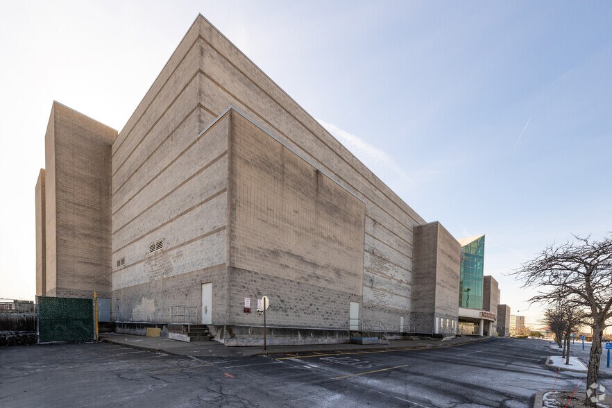 More Photos Of 30-02 Whitestone Expy, Flushing Industrial For Lease