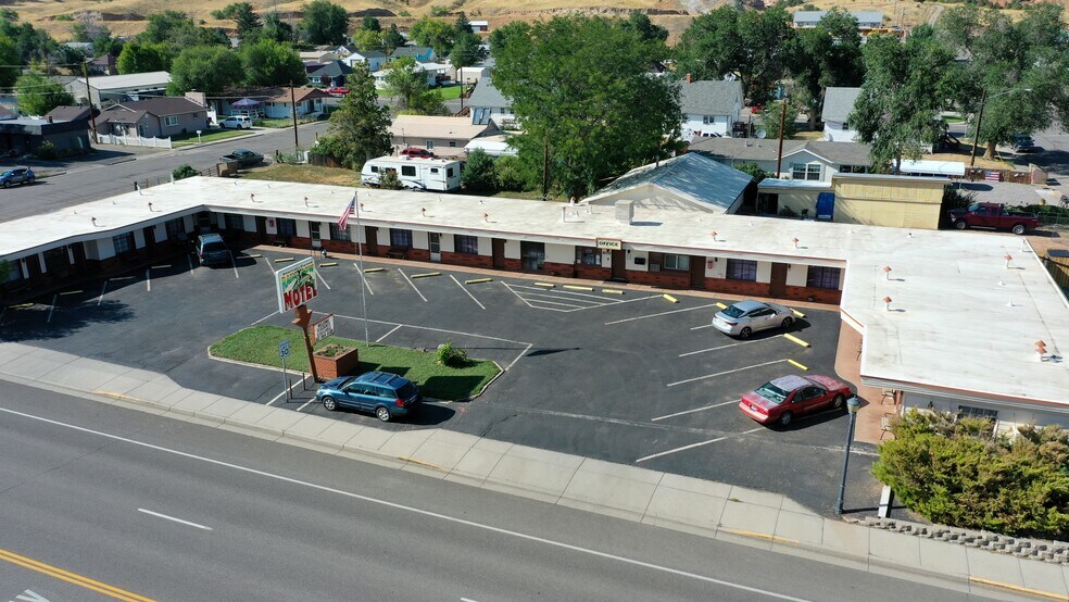 More Photos Of 408 Park St, Thermopolis Hotel For Sale