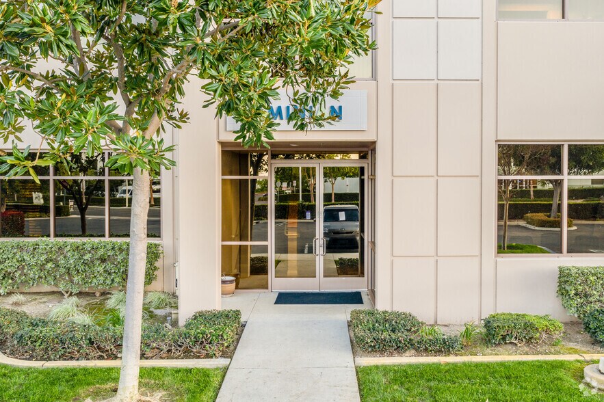 More Photos Of 50 Tesla, Irvine Light Manufacturing For Lease