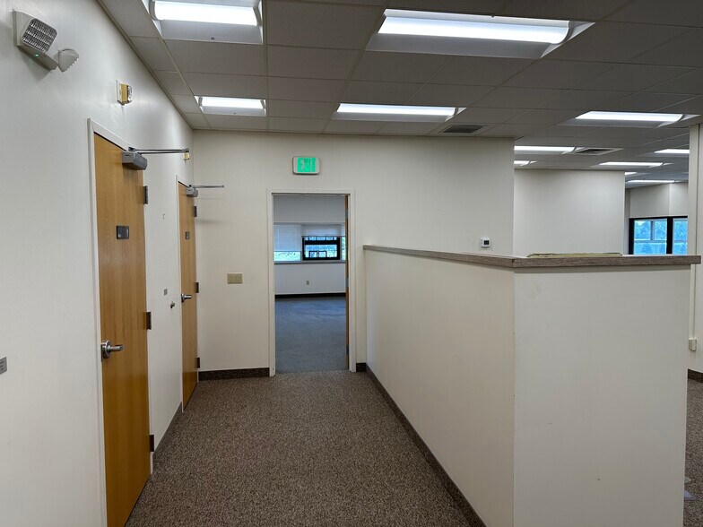 More Photos Of 37 Northwest Dr, Plainville Office For Lease