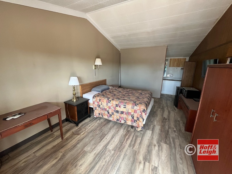 More Photos Of 650 Champlin Dr, Fountain Hotel For Sale