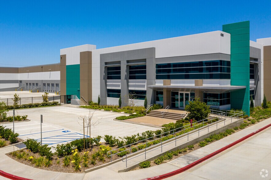 More Photos Of 4260 N Harbor Blvd, Fullerton Unknown For Lease